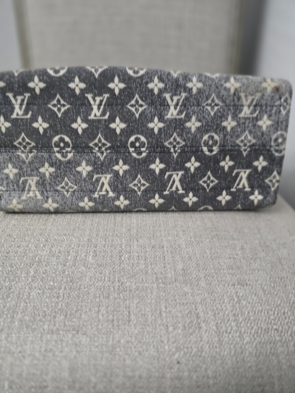 AUTHENTIC Louis Vuitton Monogram Jacquard Denim OnTheGo MM - Picture 5 of 11